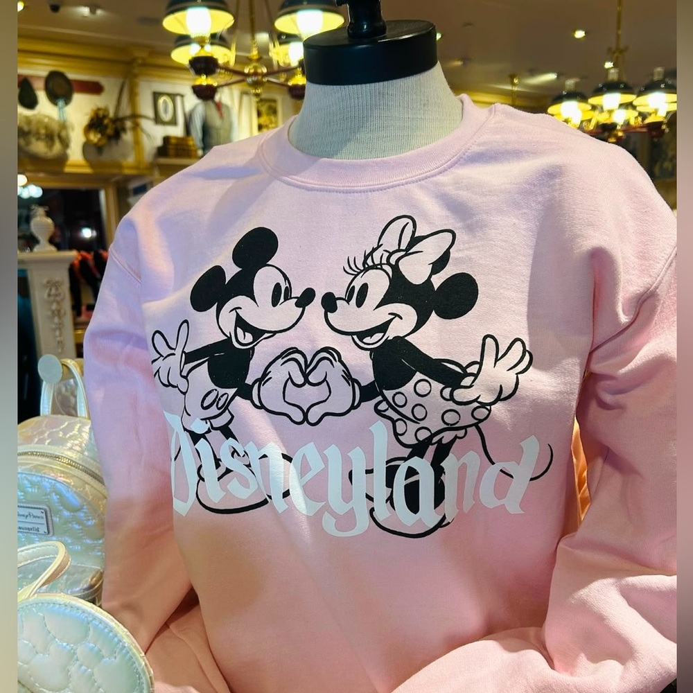 Pink Disneyland Mickey & Minnie  Valentine’s Crewneck Pullover NEW